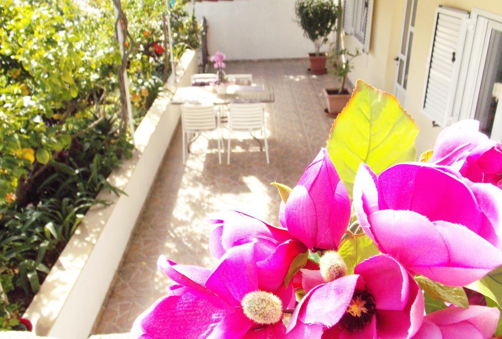 Apartmani Niki Hvar Hvar Town Exterior photo
